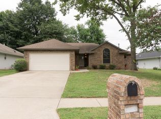 2235 W Cantebury St, Springfield, MO 65810