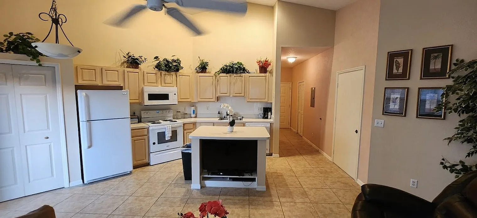 1 bed, 1.0 bath, $2,673 — Photo 2