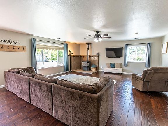 4th image of 3085 Merrywood Cir