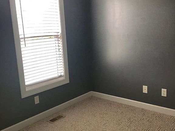 3rd image of 127 Heron Dr