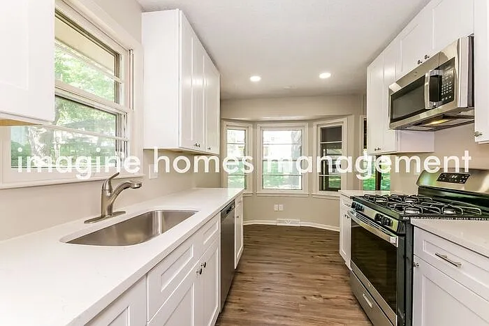 8916 N Grand Ave — Photo 6