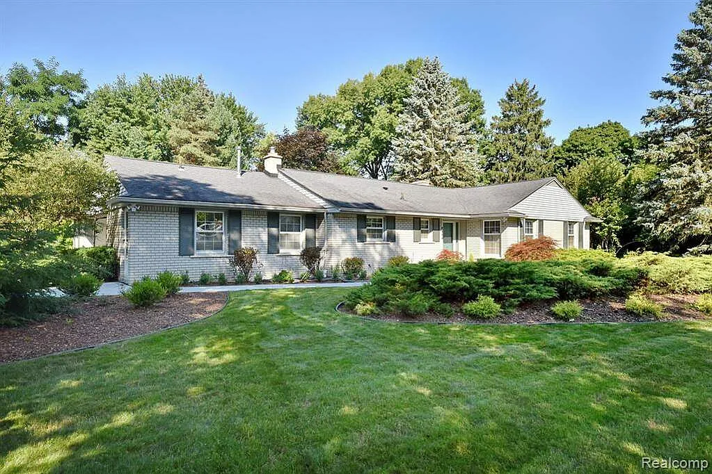 3 bed, 2.5 bath, 2119 sqft, $3,650 — Photo 1