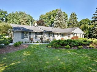 4494 Burnley Dr, Bloomfield Hills, MI 48304