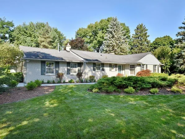 4494 Burnley Dr, Bloomfield Hills, MI 48304