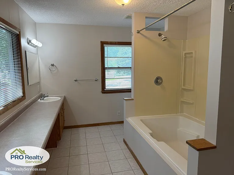 2525 Nathan Ln N — Photo 10