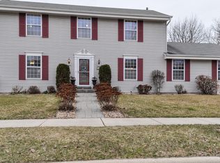 1808 Wexford Ln, Waukesha, WI 53186