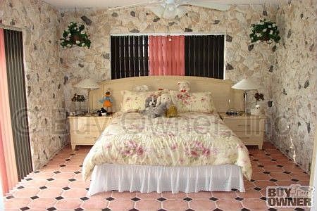 Guest Room - Has own bathroom