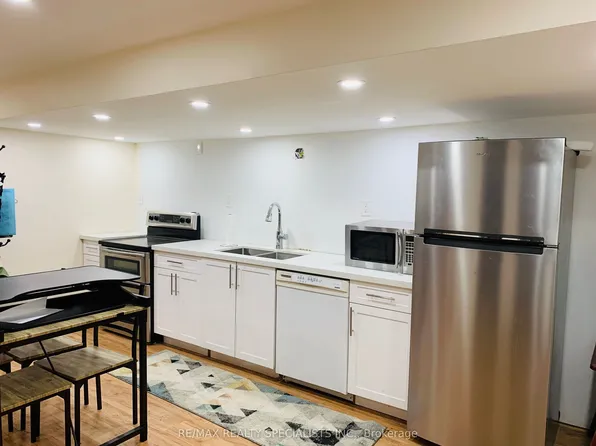2849 Oslo Cres, Mississauga, ON L5N 1Z8