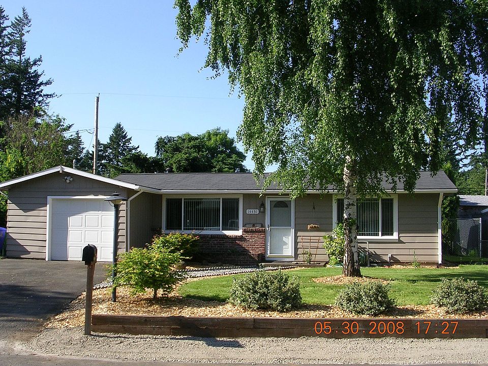 Lots of Curb Appeal!!
