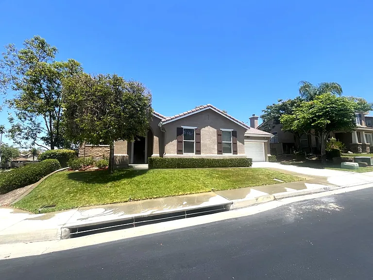 511 Shasta Dr — Photo 3