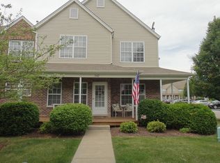 542 Clayton Cir, Sycamore, IL 60178