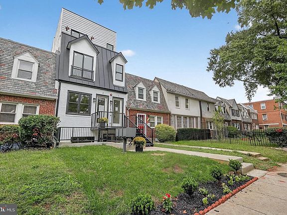 3rd image of 828 21st St NE #2