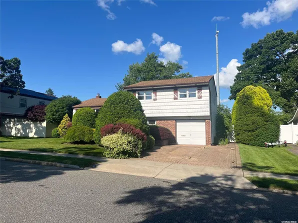 88 Pasadena Drive, Plainview, NY 11803