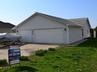 1813 Dunbar Dr, Plattsmouth, NE 68048