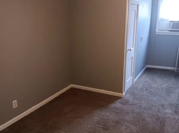 604 S Barrett Ave APT A, Sedalia, MO 65301