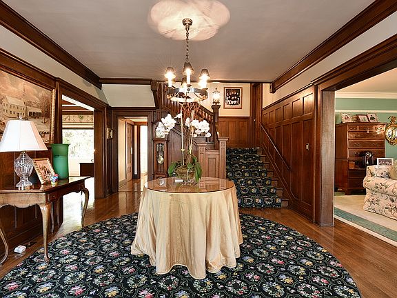 4th image of 401 Oaklawn Ave