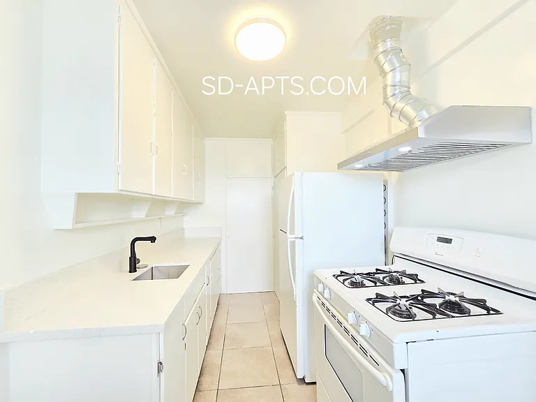 3926 1/2 California St — Photo 33