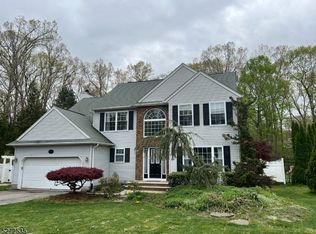 34 Lark Ln, Oak Ridge, NJ 07438
