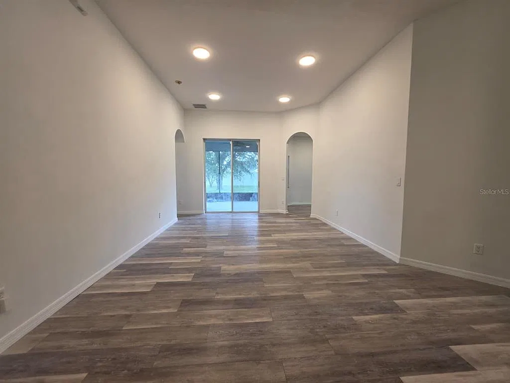 3 bed, 2.0 bath, 1950 sqft, $2,300 — Photo 2