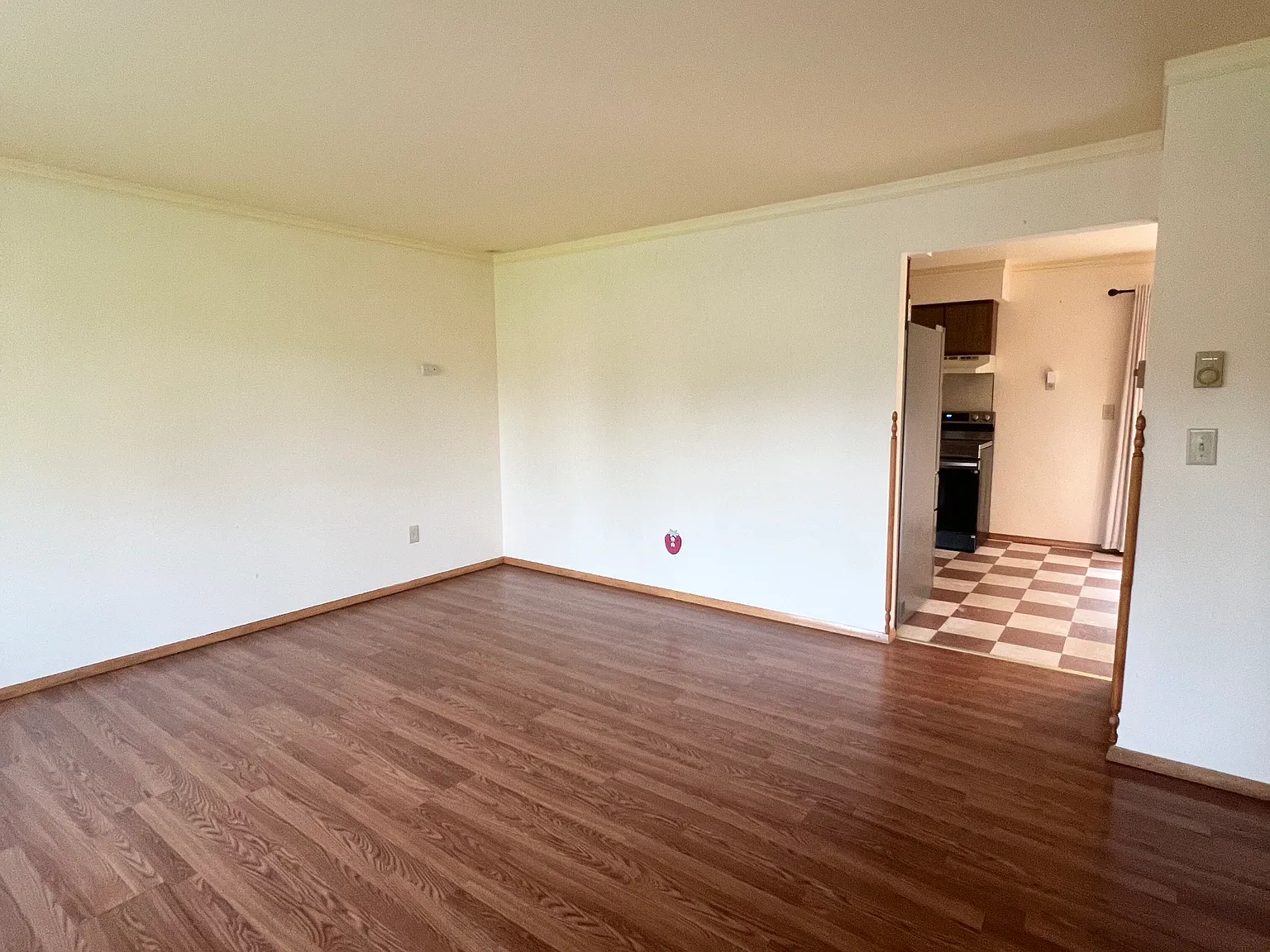3 bed, 1.5 bath, 1040 sqft, $2,600 — Photo 2