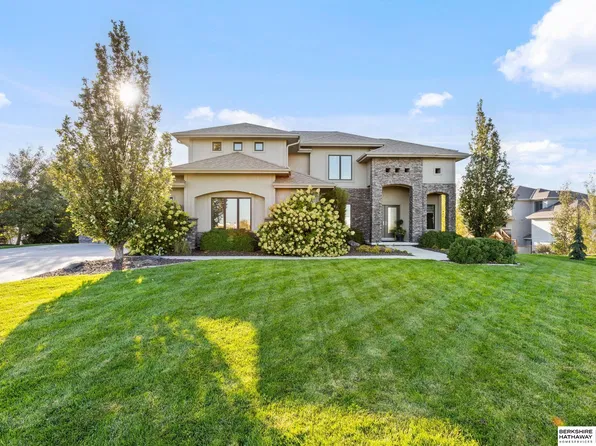 716 N 186th Ave, Elkhorn, NE 68022