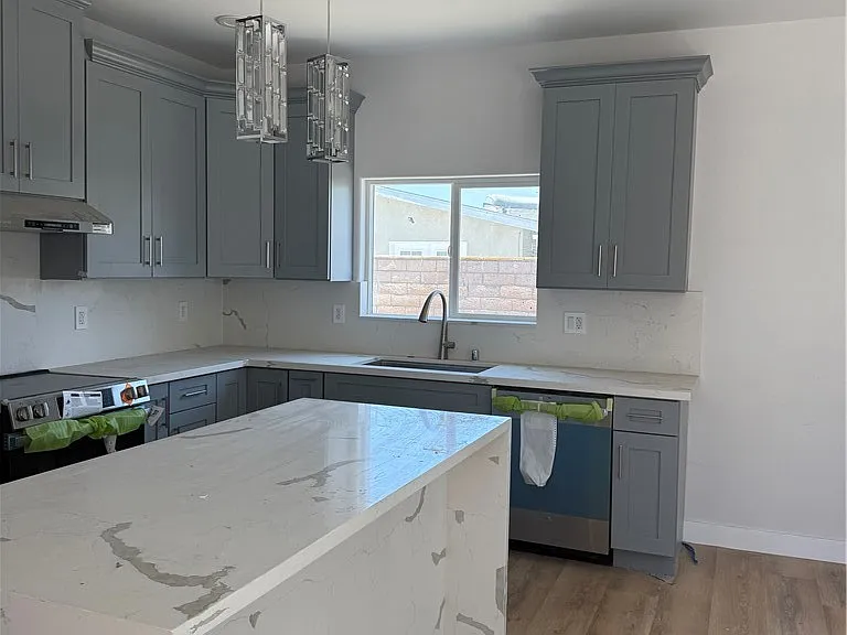 10422 Orchid Cir — Photo 2