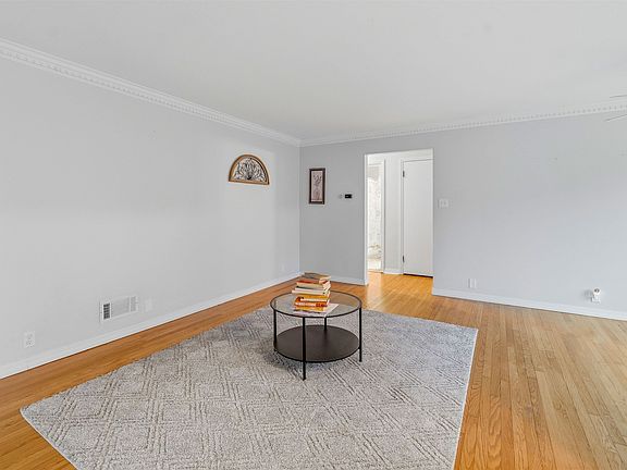 2nd image of 382 E 11th St