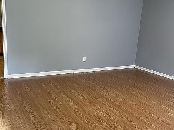 2nd image of 3417 Belfast Dr