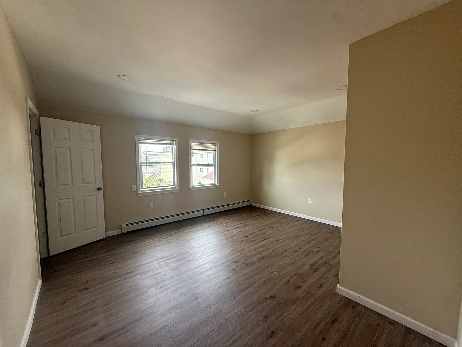 3 bed, $3,999 — Photo 2