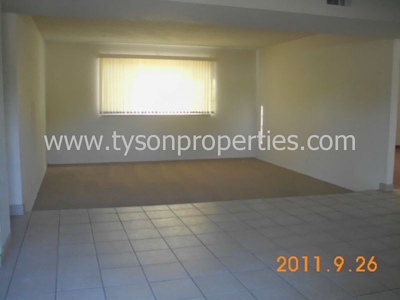 Entry to Formal Living Area