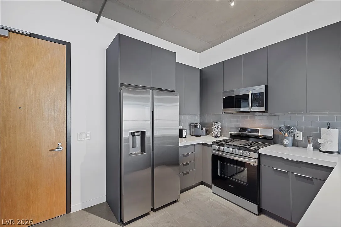 Studio, 1.0 bath, 884 sqft, $1,995 — Photo 4