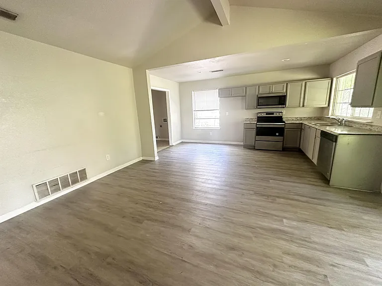 1554 Willowbrook St — Photo 5