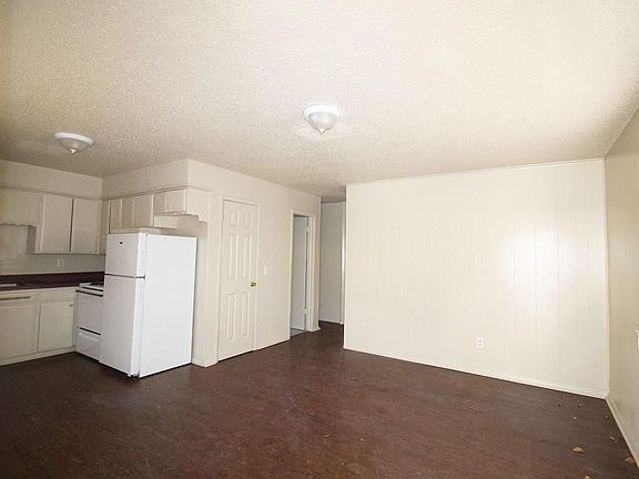 3rd image of 1103 N Carol Ln APT C