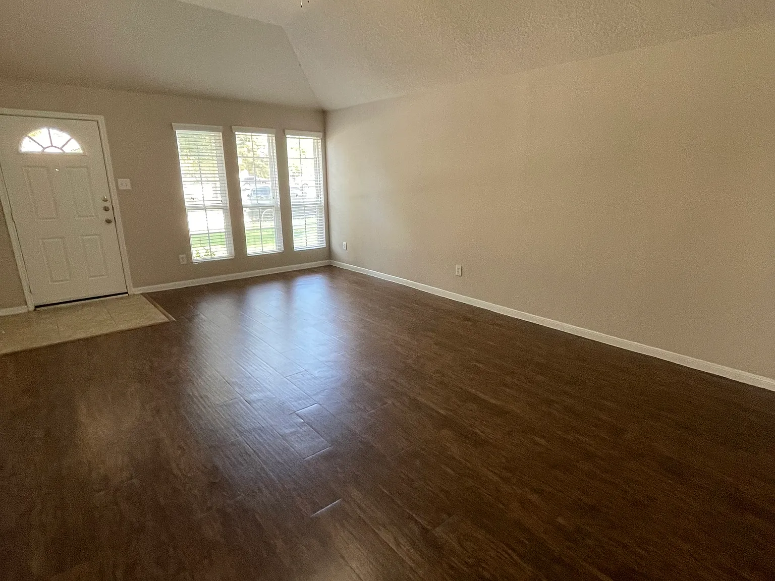 3 bed, 1549 sqft, $1,869 — Photo 4
