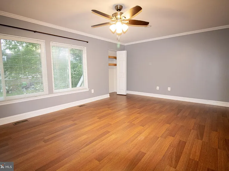 1127 Thackary Ct — Photo 12