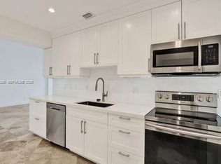 90 Edgewater Dr #Penthouse 18, Coral Gables, FL 33133