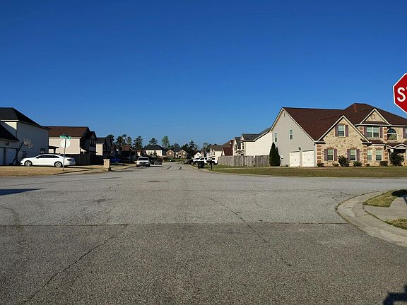 4th image of 2727 Huntcliffe Dr