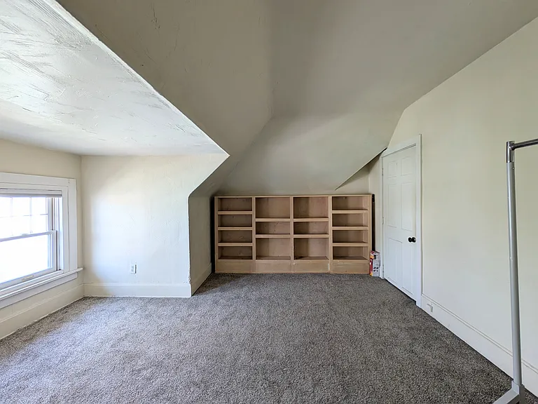 1041 Franklin Ave — Photo 21
