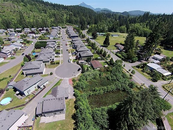 4th image of 905 Hughes Ln