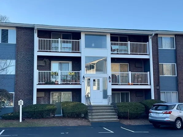 11 Woodcrest Ct APT 5, Weymouth, MA 02190