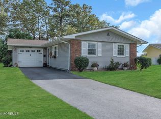 8 Lodge Ct, Brick, NJ 08724
