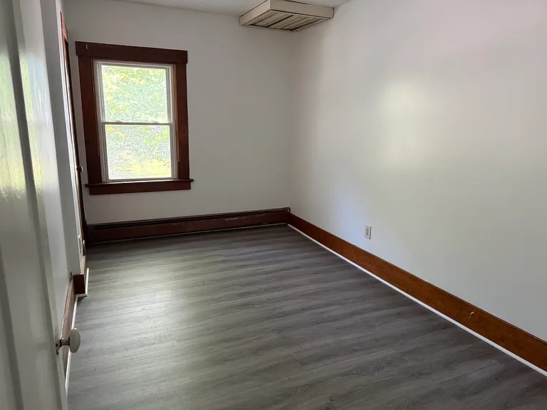 641 S Court St — Photo 8