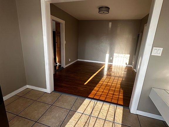3rd image of 715 Twin Oaks Ave