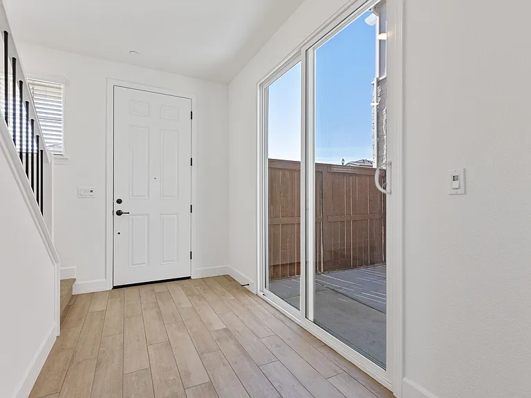 1072 Caraballo Dr — Photo 3