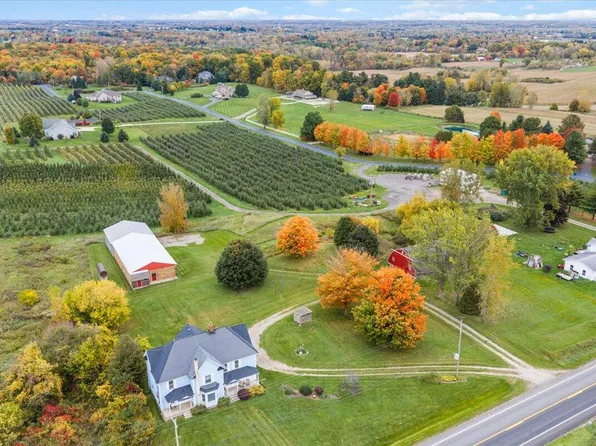 2549 Ten Mile Rd NW, Sparta, MI 49345
