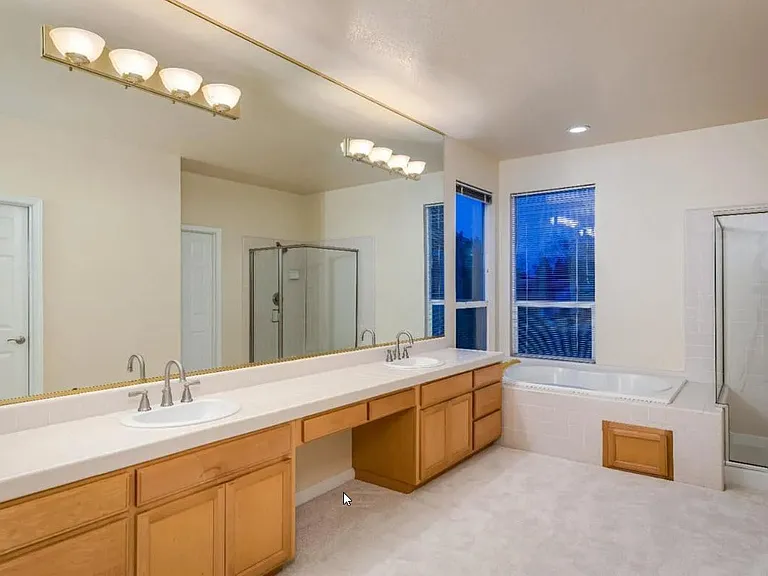 2147 Falcon Ridge Dr — Photo 16