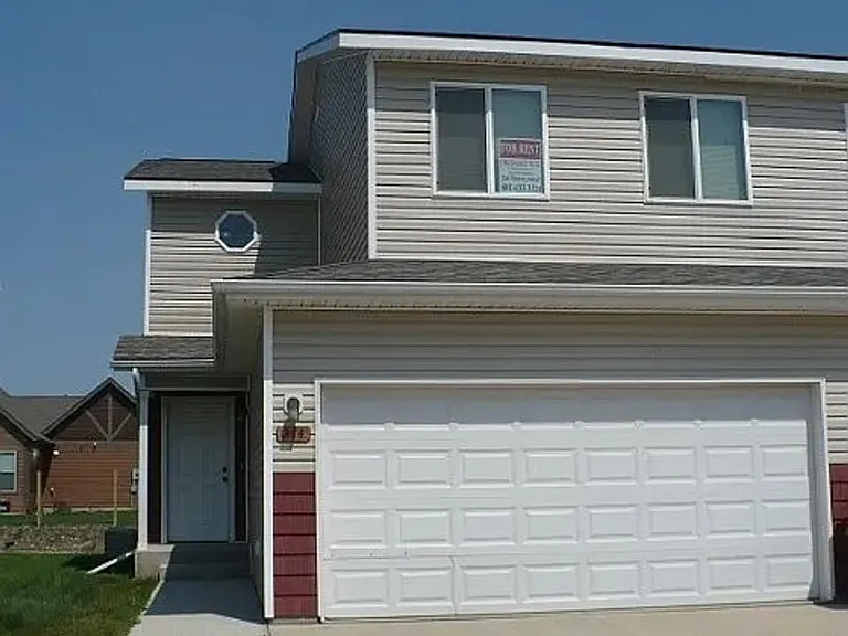 214 7th St SW — Photo 2