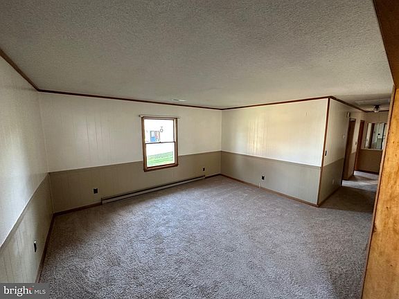 3rd image of 131 Loganberry Ln