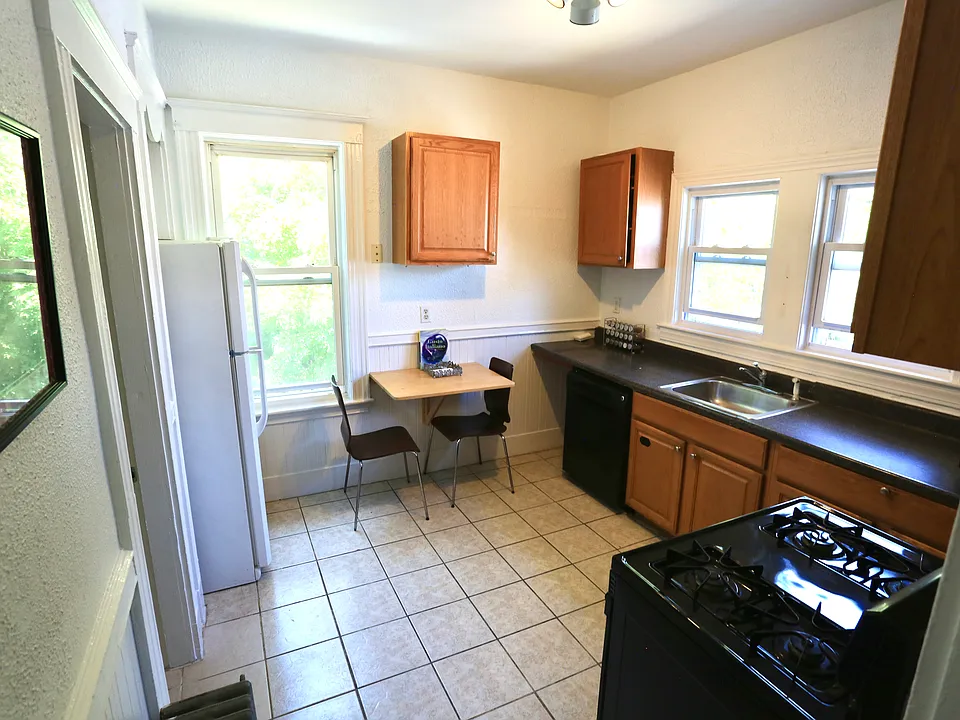 124 Forest St #2L