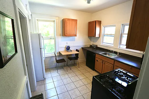 124 Forest St #2L Photo 1